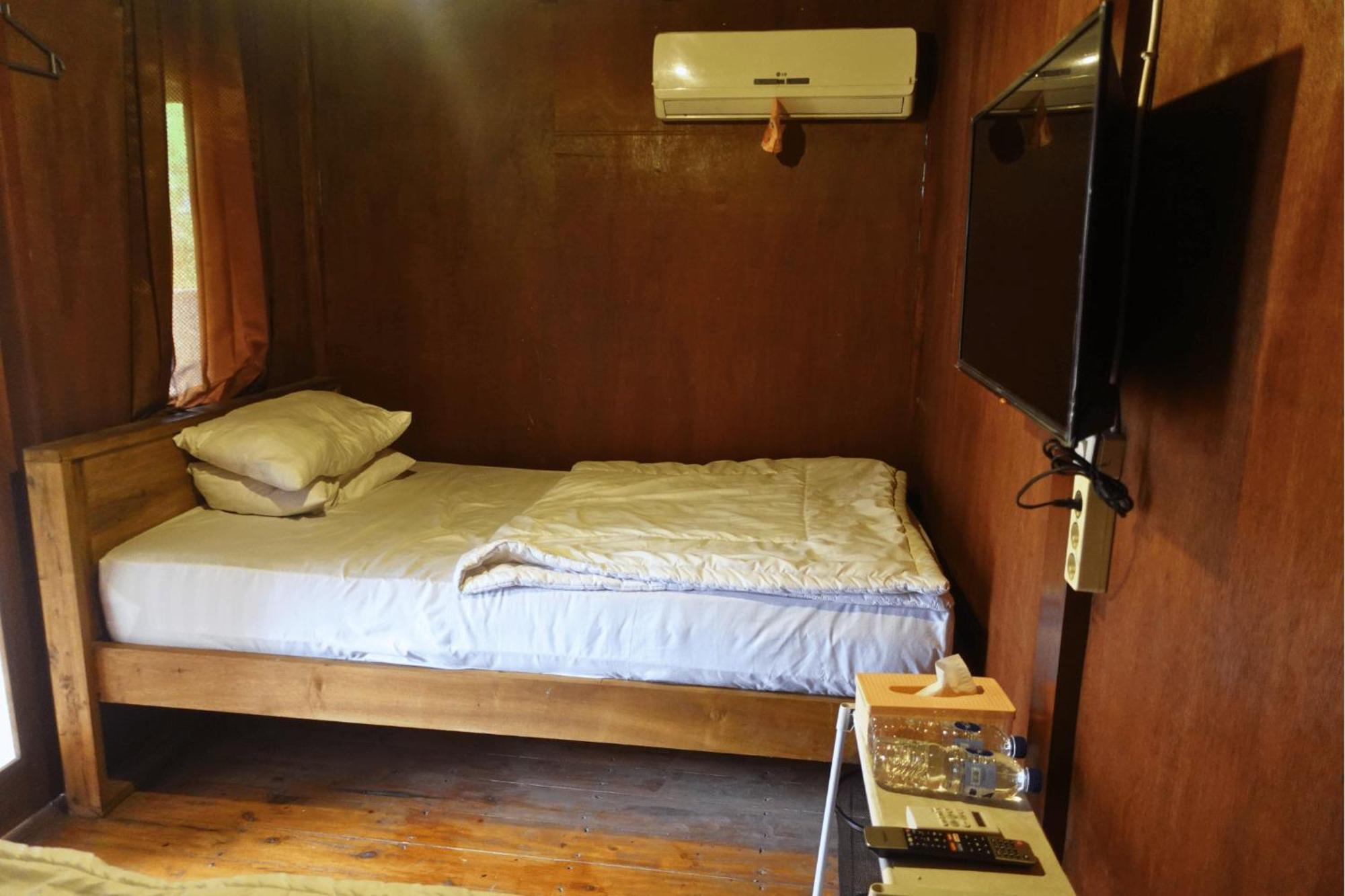 Mayeka Transit Hostel Bandara Internasional Lombok Praya Buitenkant foto