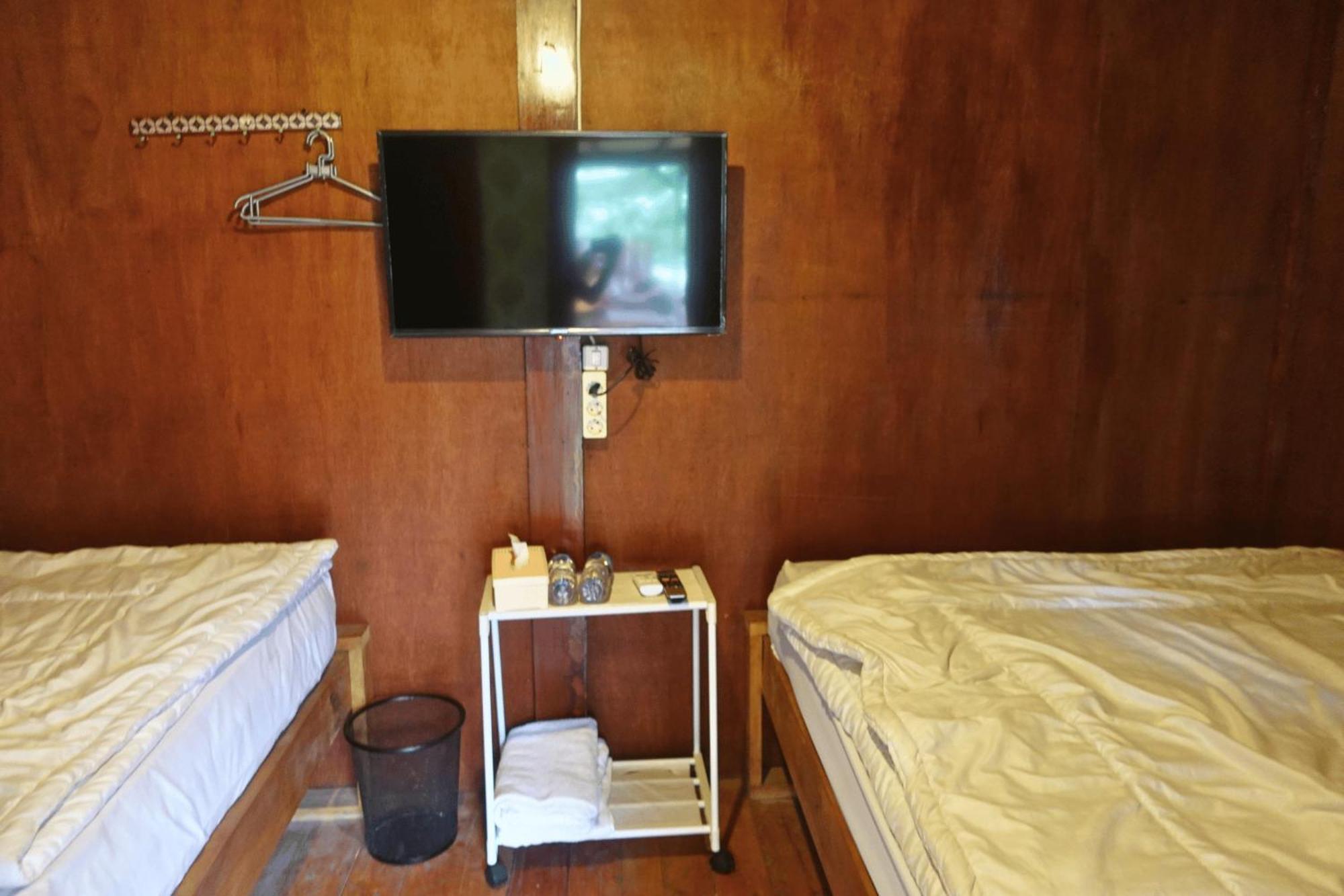 Mayeka Transit Hostel Bandara Internasional Lombok Praya Buitenkant foto