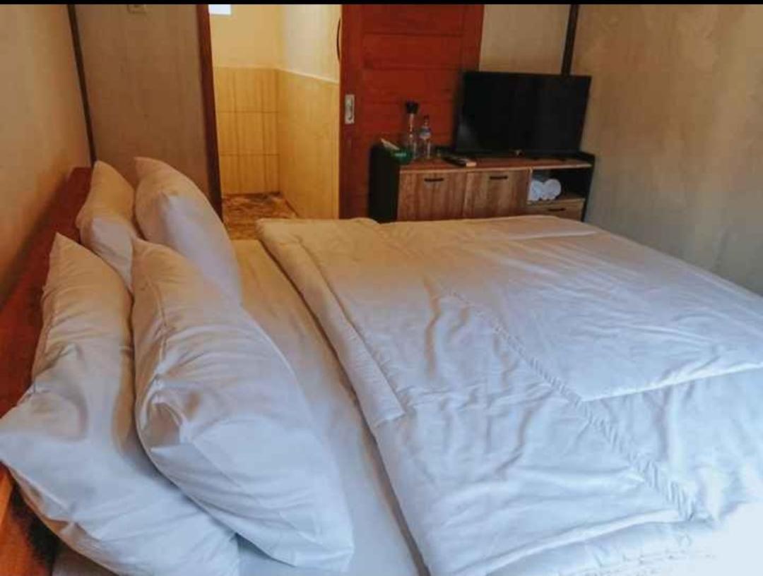 Mayeka Transit Hostel Bandara Internasional Lombok Praya Buitenkant foto