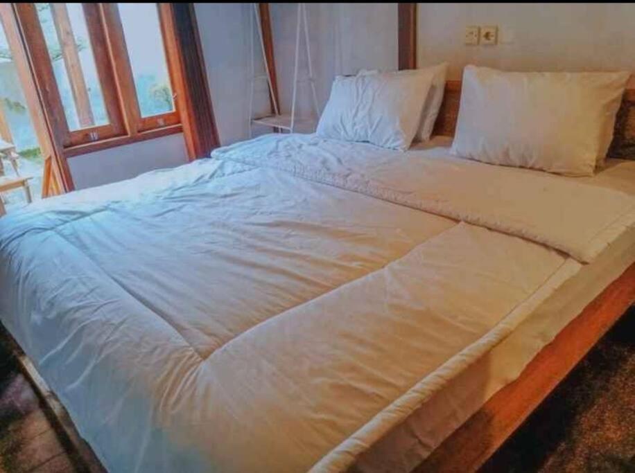 Mayeka Transit Hostel Bandara Internasional Lombok Praya Buitenkant foto