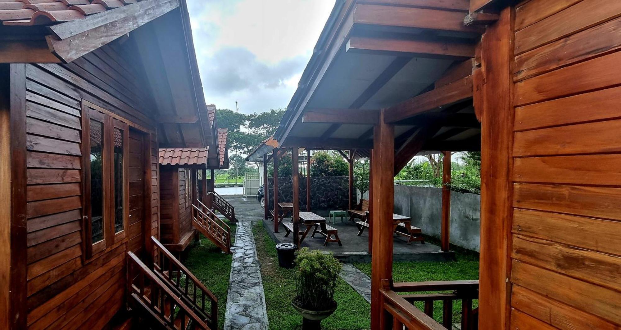 Mayeka Transit Hostel Bandara Internasional Lombok Praya Buitenkant foto