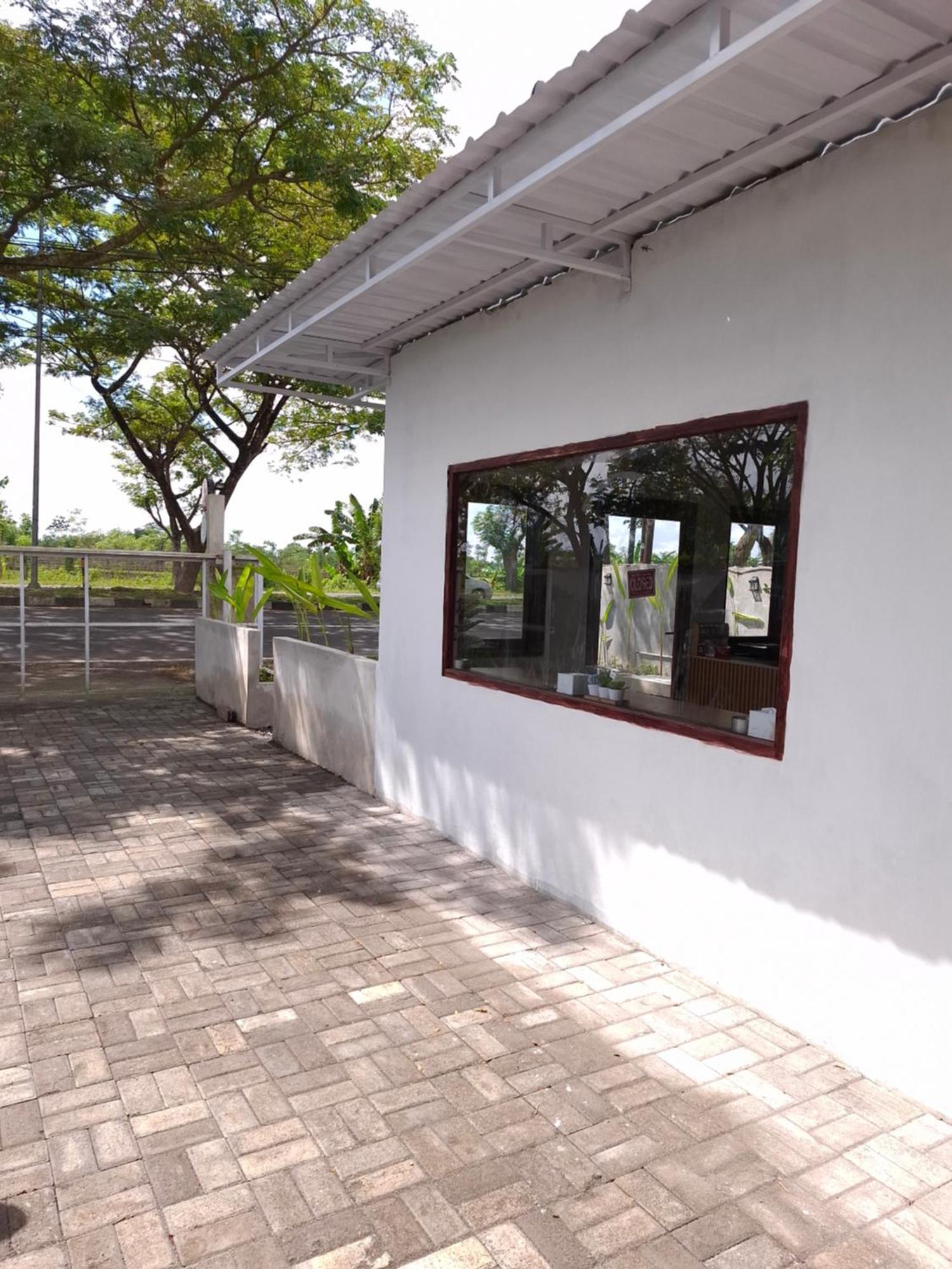 Mayeka Transit Hostel Bandara Internasional Lombok Praya Buitenkant foto